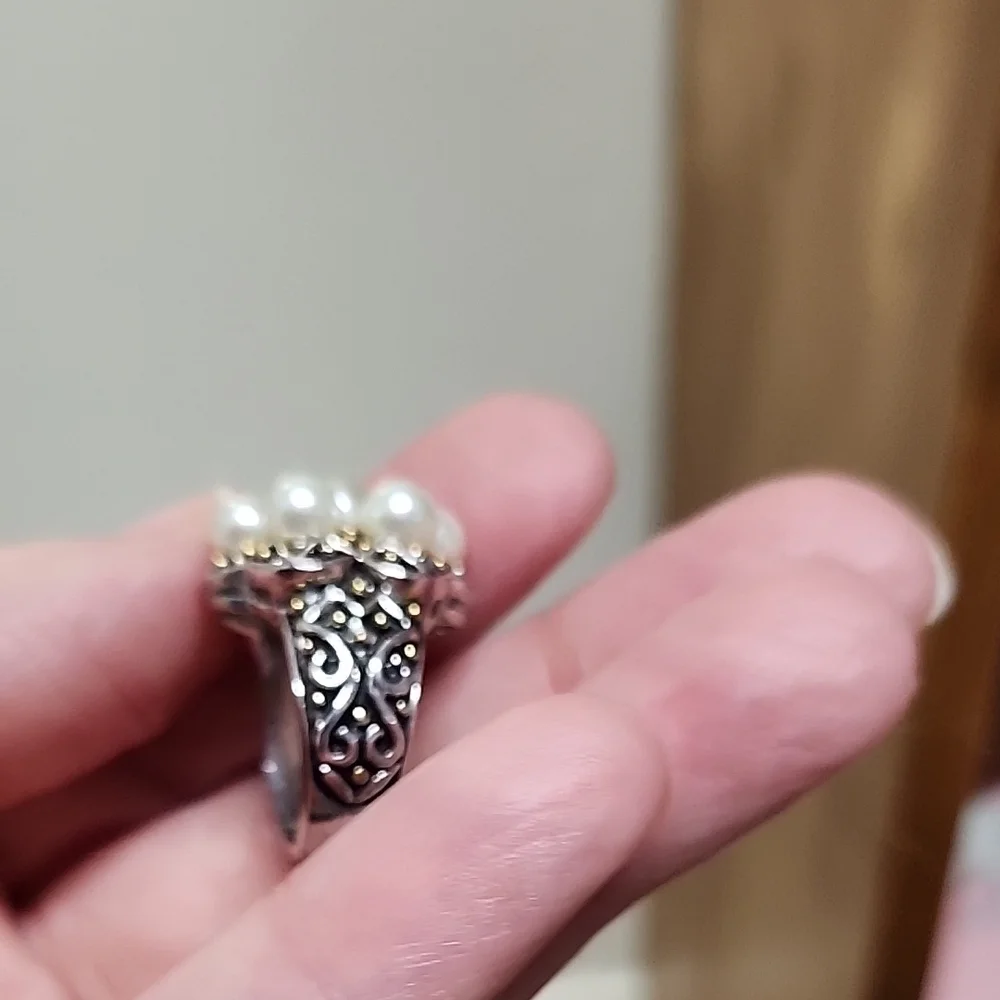 Elegant  Pearl Cluster Ring - Picture 4 of 5